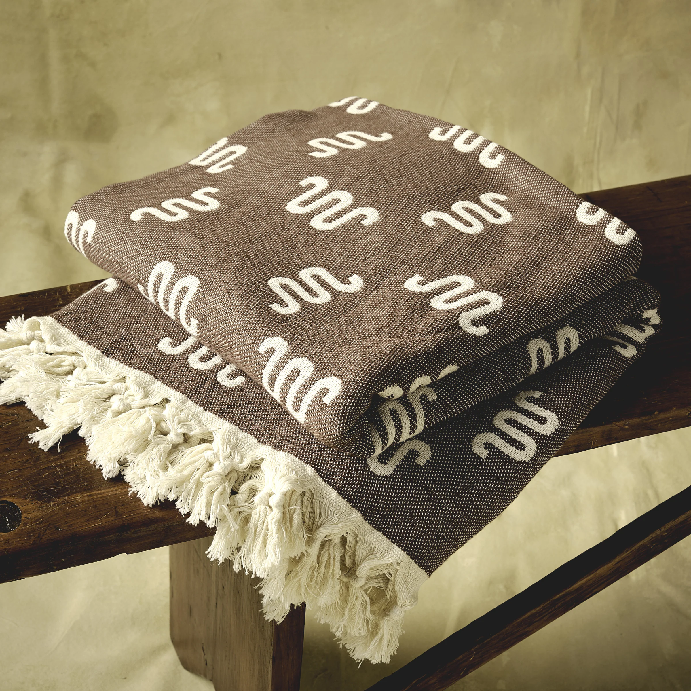Running W Pattern Blanket - Image 7